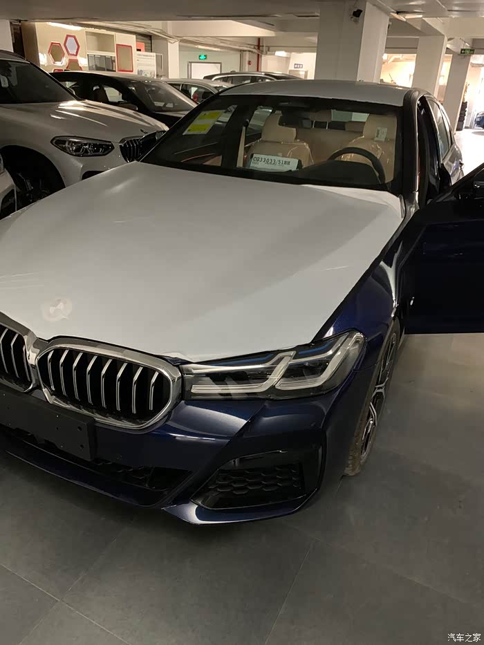 刚到4s车库的第一眼.暗光线下的丹泉石蓝色