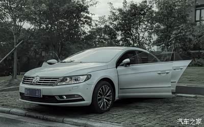 清晨阳光下的美男子 大众cc迟到的提车作业