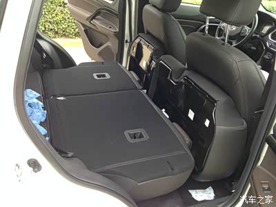 两个都放倒 如果放去 请将前排座椅往前调节