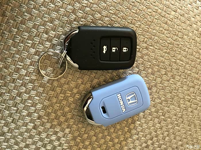 九代雅阁钥匙放车内,锁车试验