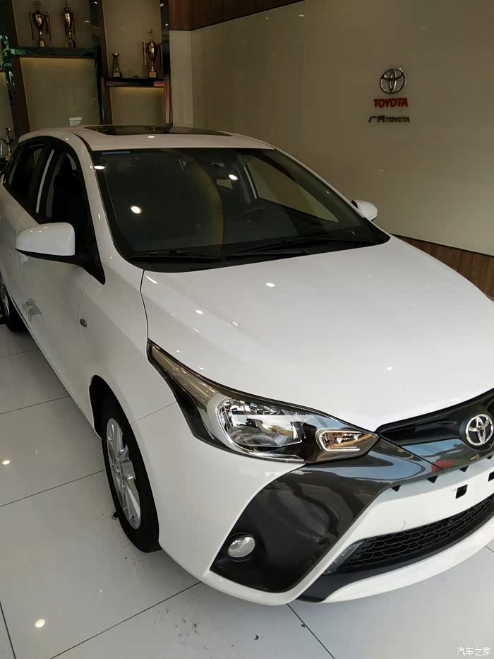 【图】白色实车,比图片好看多了,胡须也不觉得突兀,_yaris l 致炫论坛