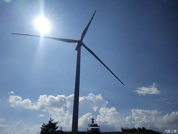 驾着小拓到我们云南本地的基督山顶峰