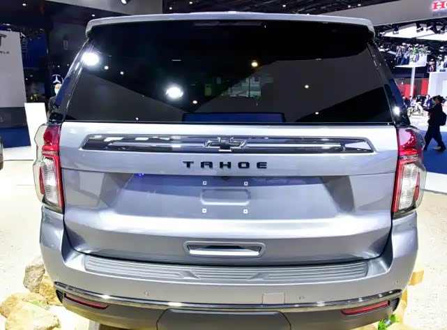 2020款雪佛兰tahoe的整个外观设计充满了战斗力!