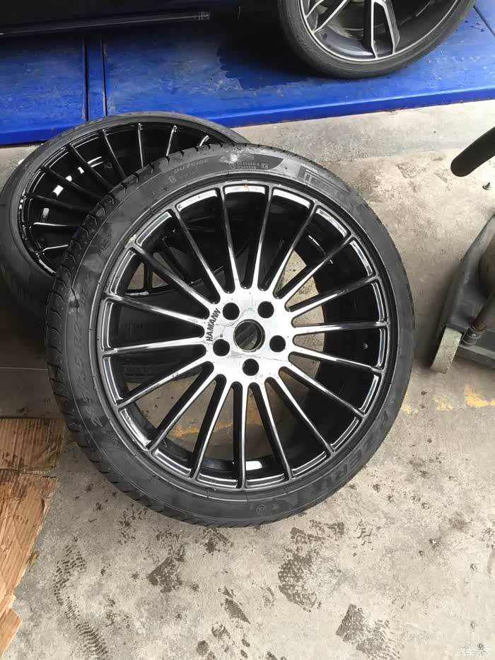 出售自用的一套原装哈曼21寸轮毂有意者请私信我