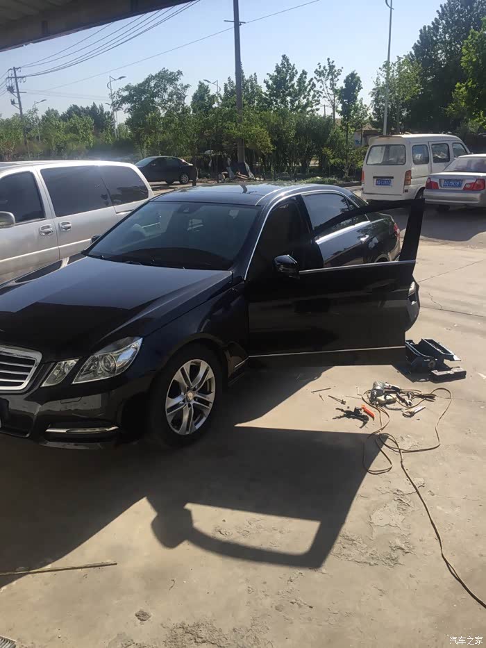 545 | 回复: 3 奔驰e级论坛 有小伙伴遇到前门门锁电机坏的没.尴尬