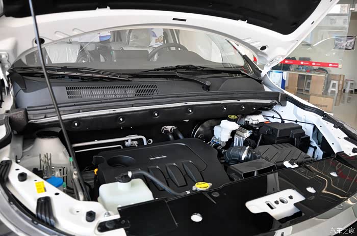 无跨界不生活智能风格和年轻特色看车试驾北汽威旺m60