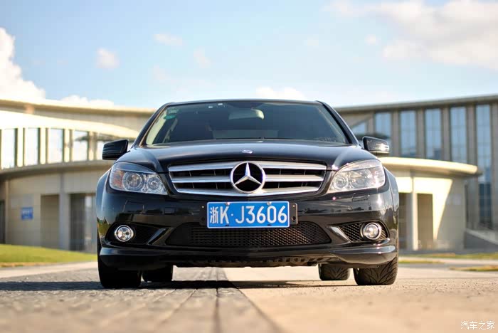 老车也来露脸车况依旧完美的w204奔驰c200运动版
