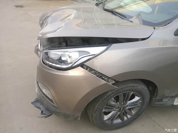 【图】追尾啦～～～～_北京现代ix35论坛_汽车之家论坛