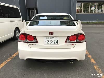 出日本就看到款车本田迷心中神8代思域type r也第款个车门type r整体