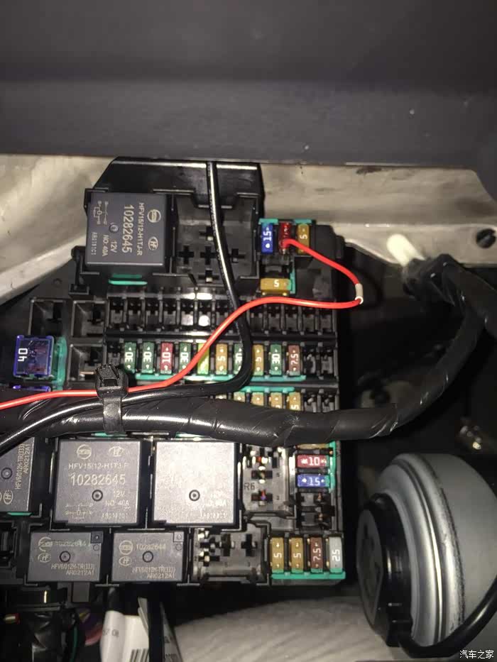 该上万用表了,找一个空保险丝位置,要求是acc电源,搭铁点找个螺丝拧在