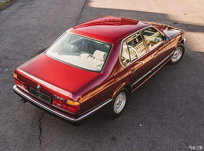 红色的宝马7系 e32 735i v8,老宝真的不错的,你说