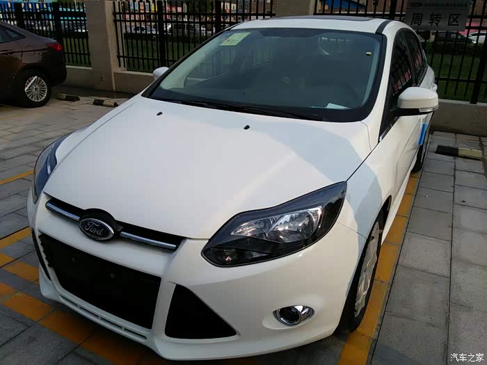 12款新福克斯白色车漆是啥白呀