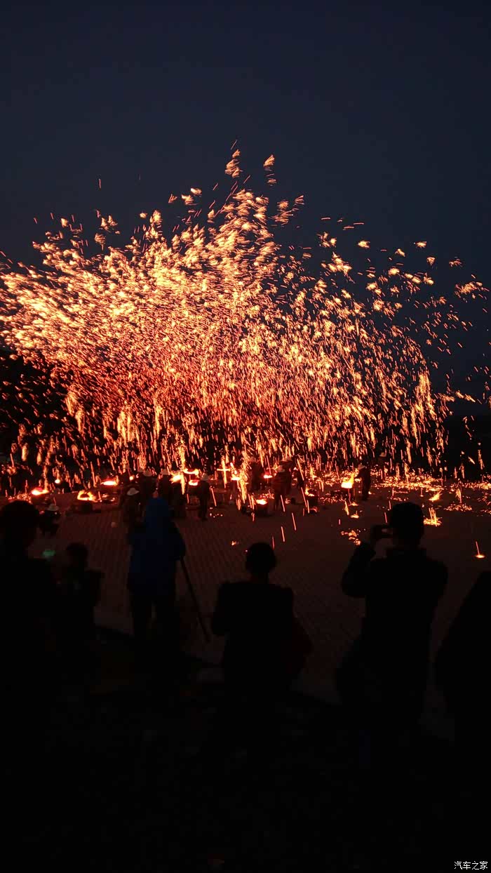 汝州杏花旅游文化节打铁花