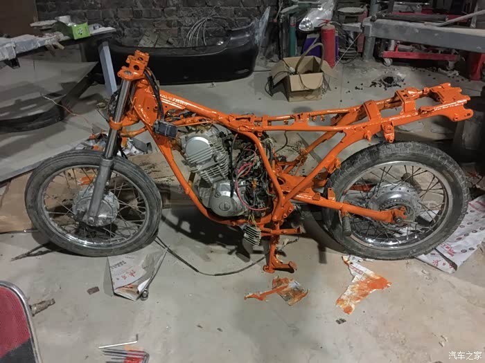 雅马哈劲虎150改装复古