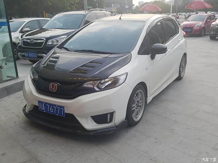 8.22日在郑州见了一辆川牌飞度.感觉改的很漂亮.