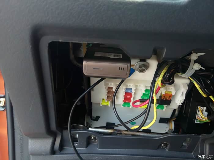 【图】h30安装优驾obd行车电脑带胎压监测轻轻一插一拧搞定_东风风神