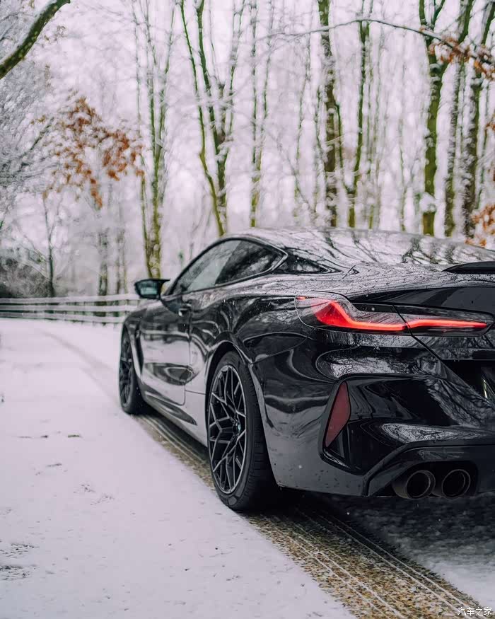 宝马m8稳重大气酷酷的