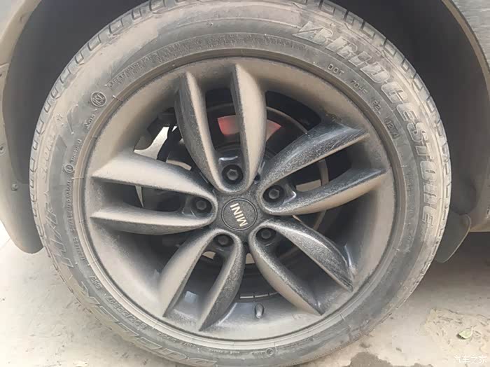 minir60的普利司通的防爆胎多少钱呢?205/55r17的