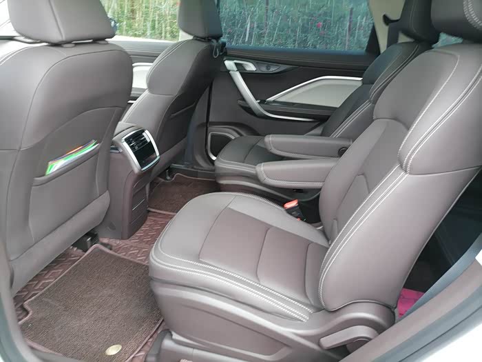 吉利嘉际的舒适性较多,值得购买的车