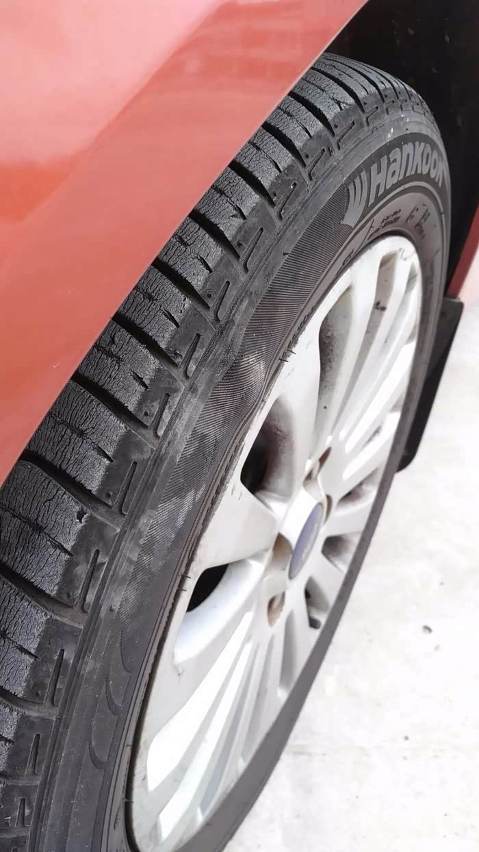 1 嘉年华论坛 给陪伴的功臣换新鞋 小嘉陪伴已第六个年头,原厂轮胎