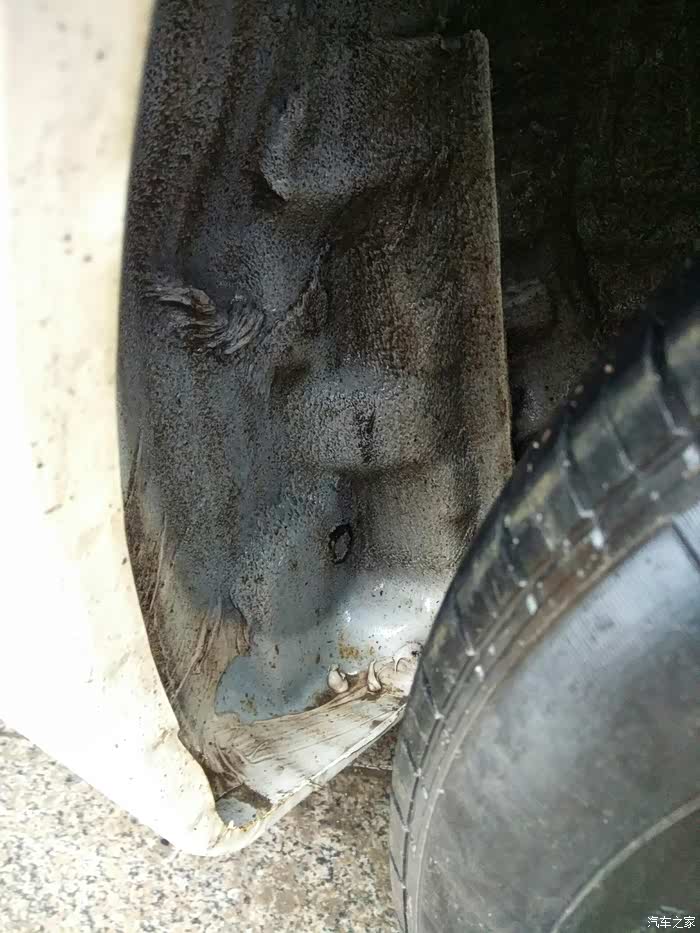 后轮页子板内衬,轮拱挡泥板,有没有配上的?