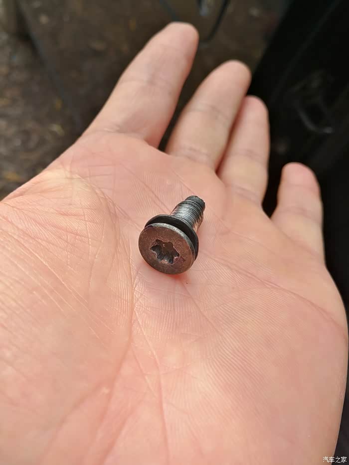 中门螺丝滑丝了