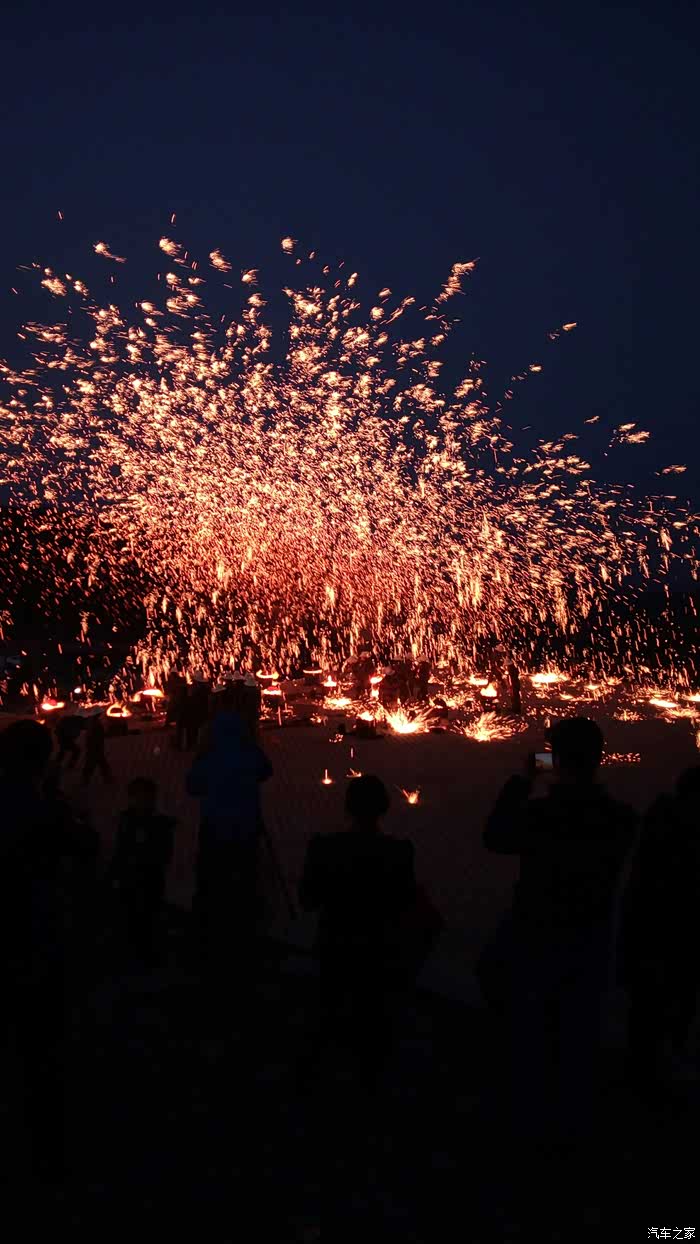 汝州杏花旅游文化节打铁花