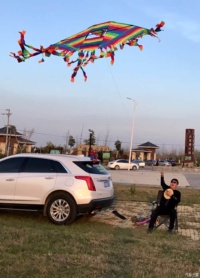 假期带媳妇和宝妞去踏春赏花摘草莓放风筝