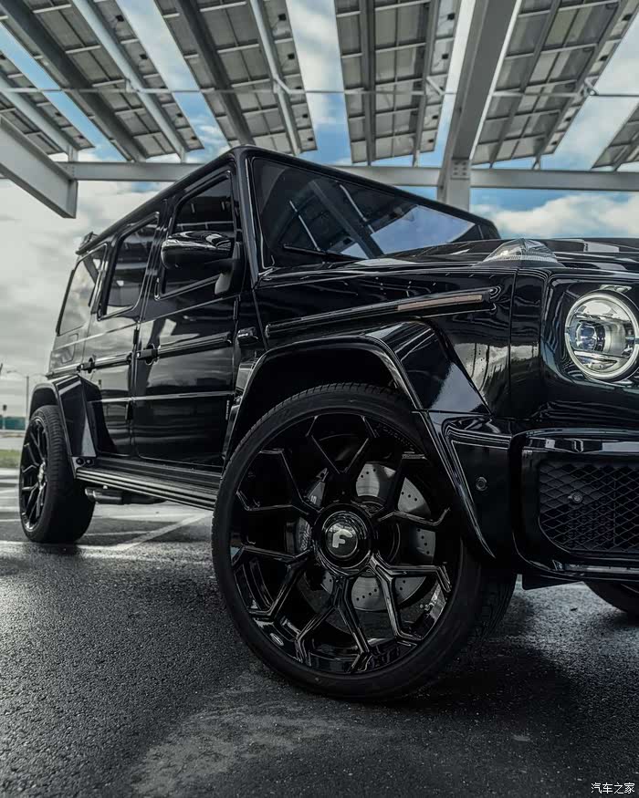 黑色的奔驰两枚黑色大g动力十足豪华大气你觉得怎么样呢