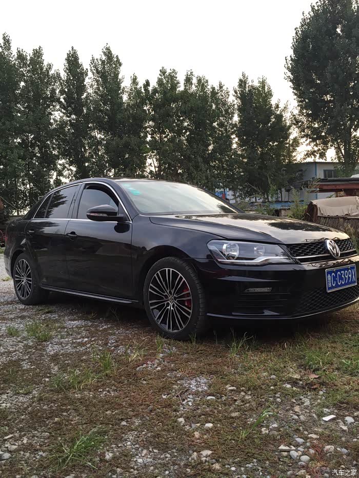 请问宝来1.4t运动版有红色的吗?