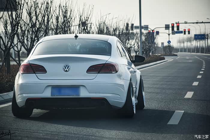 保持这份热爱欣赏一辆爆改姿态的大众cc