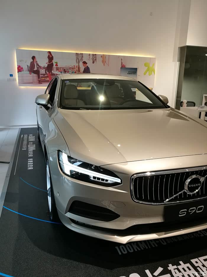 怡贝蓝和耀目沙 哪个更大气好看?