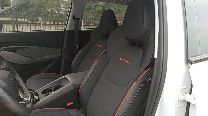 新宝骏rs-3城市代步小型suv