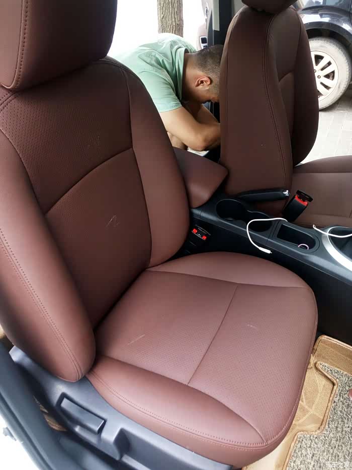 包座椅了,深咖啡色.给大家参考参考.