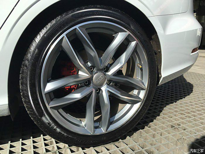 1,rs6 18寸槍灰色輪轂 225/40 r18輪胎,如圖