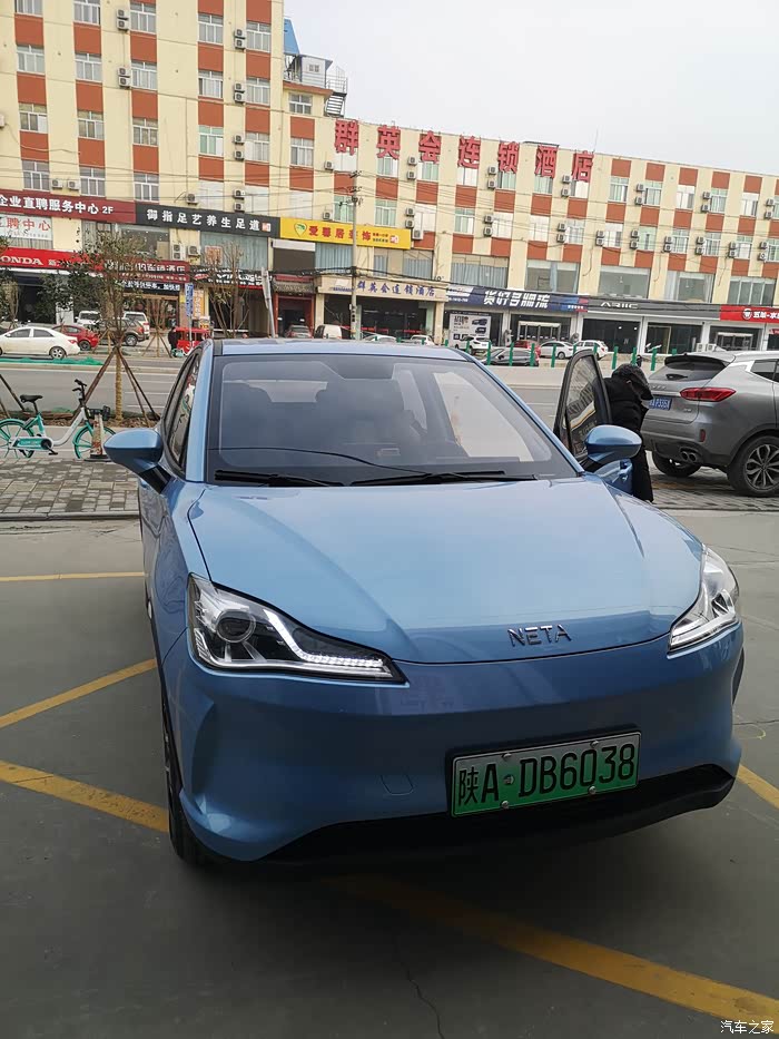 哪吒v车牌已上西安首辆提车上牌亲亲亲亲亲亲