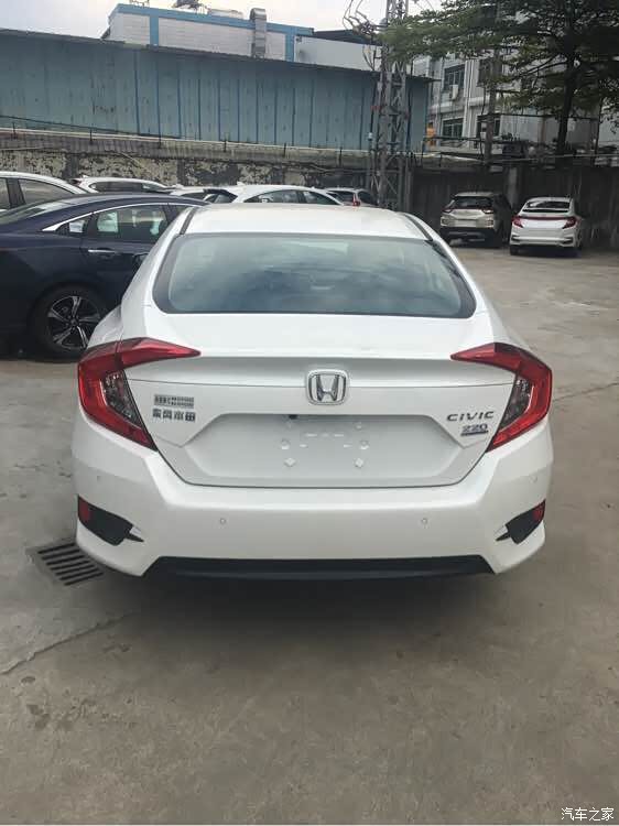 就我一个人觉得白色思域的屁股太难看吗?