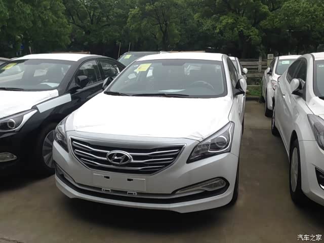 名图1.6t车型 实拍 目测配置还可以