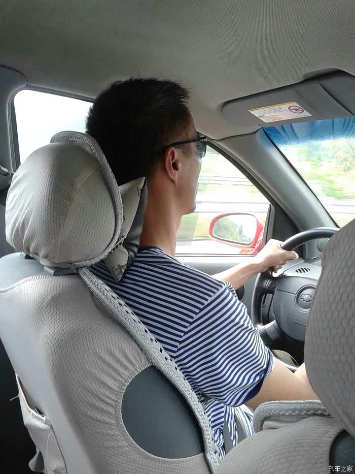 楼主开车时老婆照的侧影,呵呵