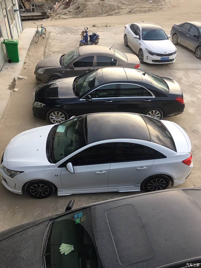 大包围经典科鲁兹贴了黑顶感觉还行