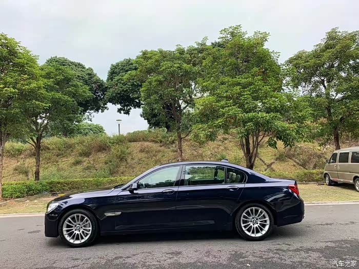 纯正15宝马750li 超级m套件运动顶配版,这颜值没谁了!