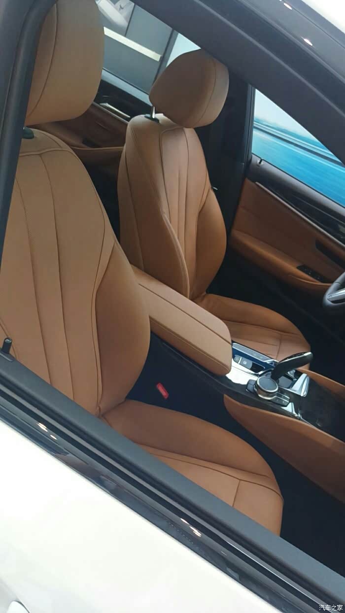 530白色领先m大家觉着什么颜色内饰好看呢