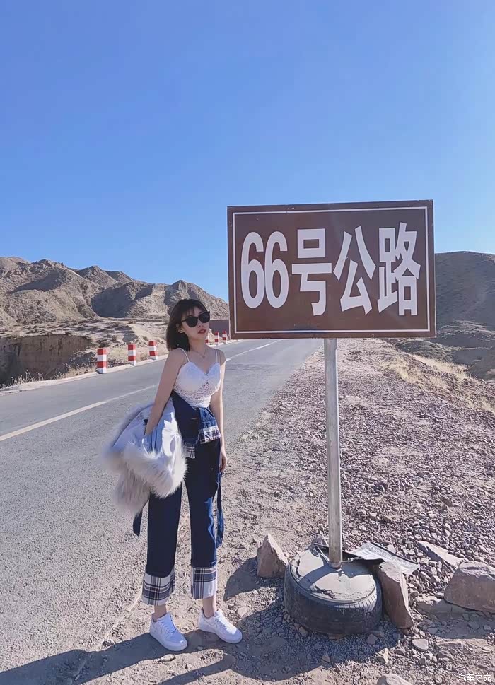 打卡宁夏最美66号公路在戈壁沙漠星空中撒野