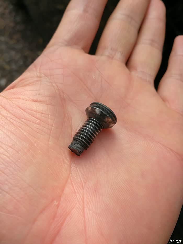 中门螺丝滑丝了