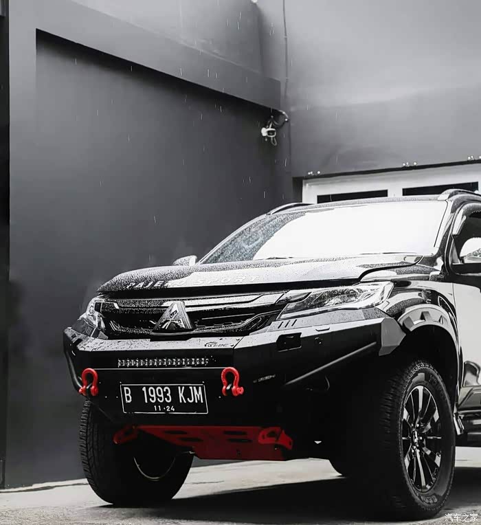 帕杰罗劲畅保险杠图片集锦