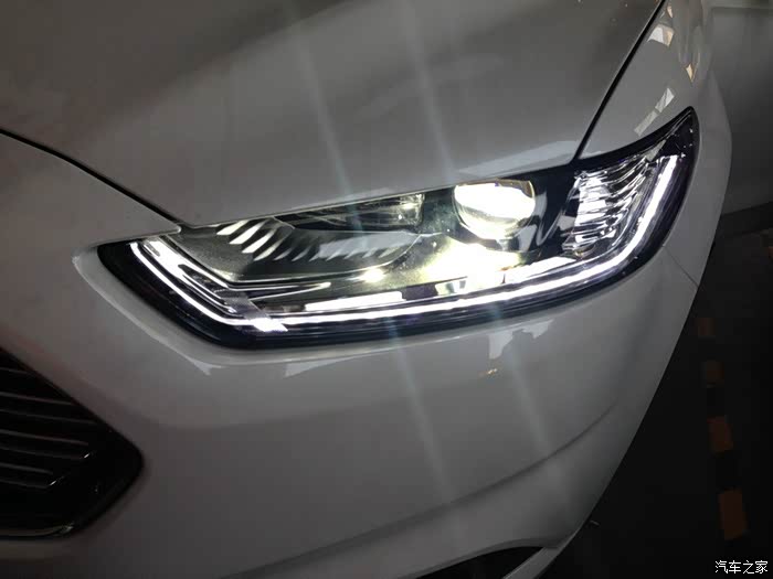 蒙迪欧高配大灯