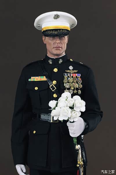 这张图片展示美国电影《石破天惊》中人物海军陆战队汉默将军