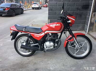 晒晒俺的收藏的老摩托车--1995年铃木王125!