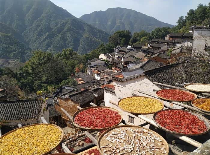 小镇晒新秋,秋天是收获的季节.