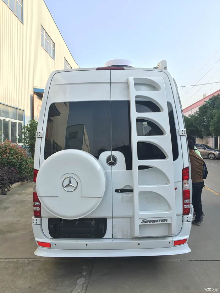 奔驰凌特房车